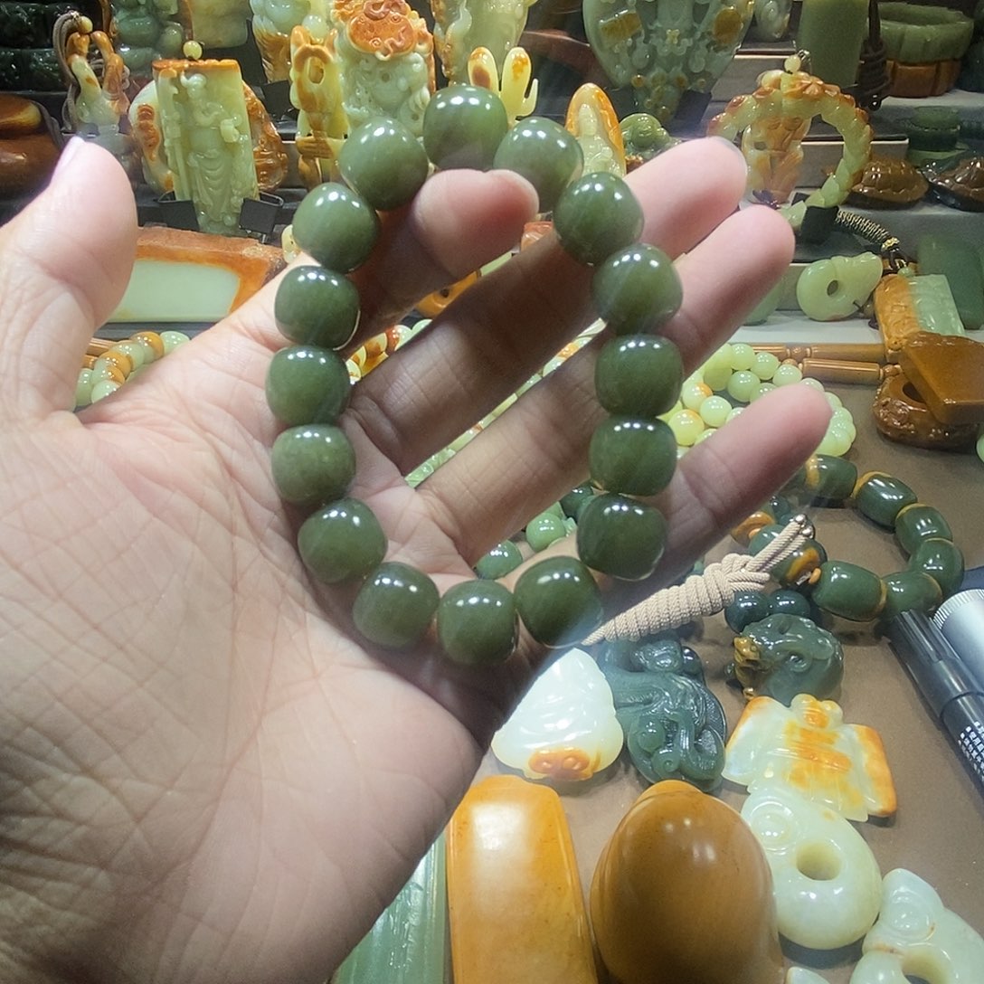 透闪石质玉未镶嵌手串3