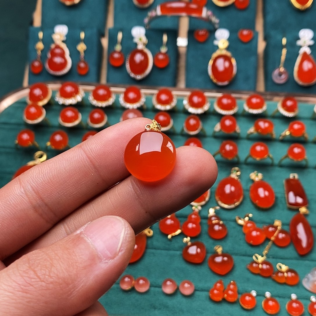 南红玛瑙颈饰18K金镶嵌