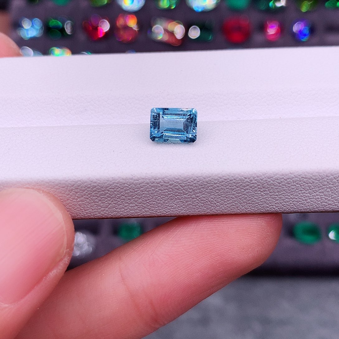 海蓝宝石裸石未镶嵌