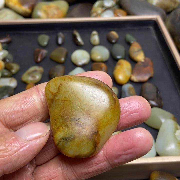 威***和田玉（糖玉）未镶嵌珠宝奇石