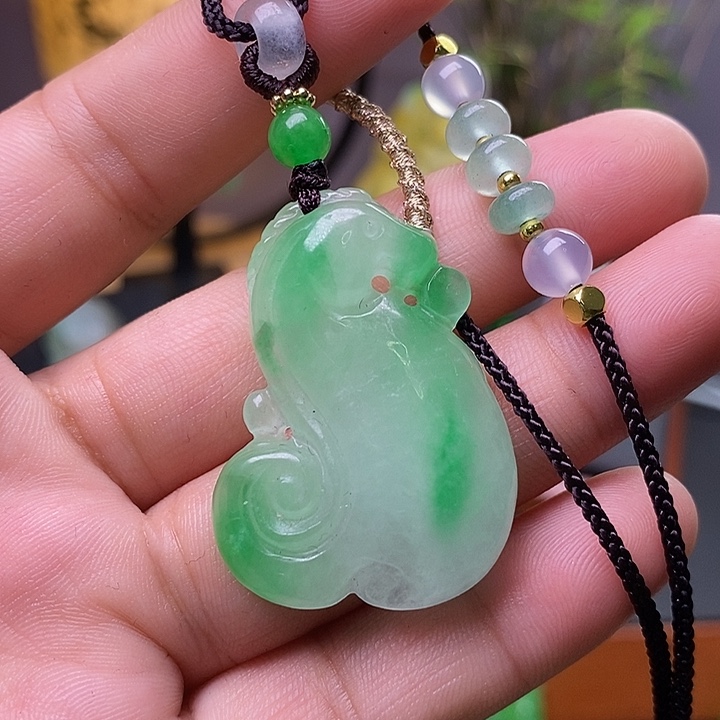 翡翠未镶嵌吊坠(赠链)