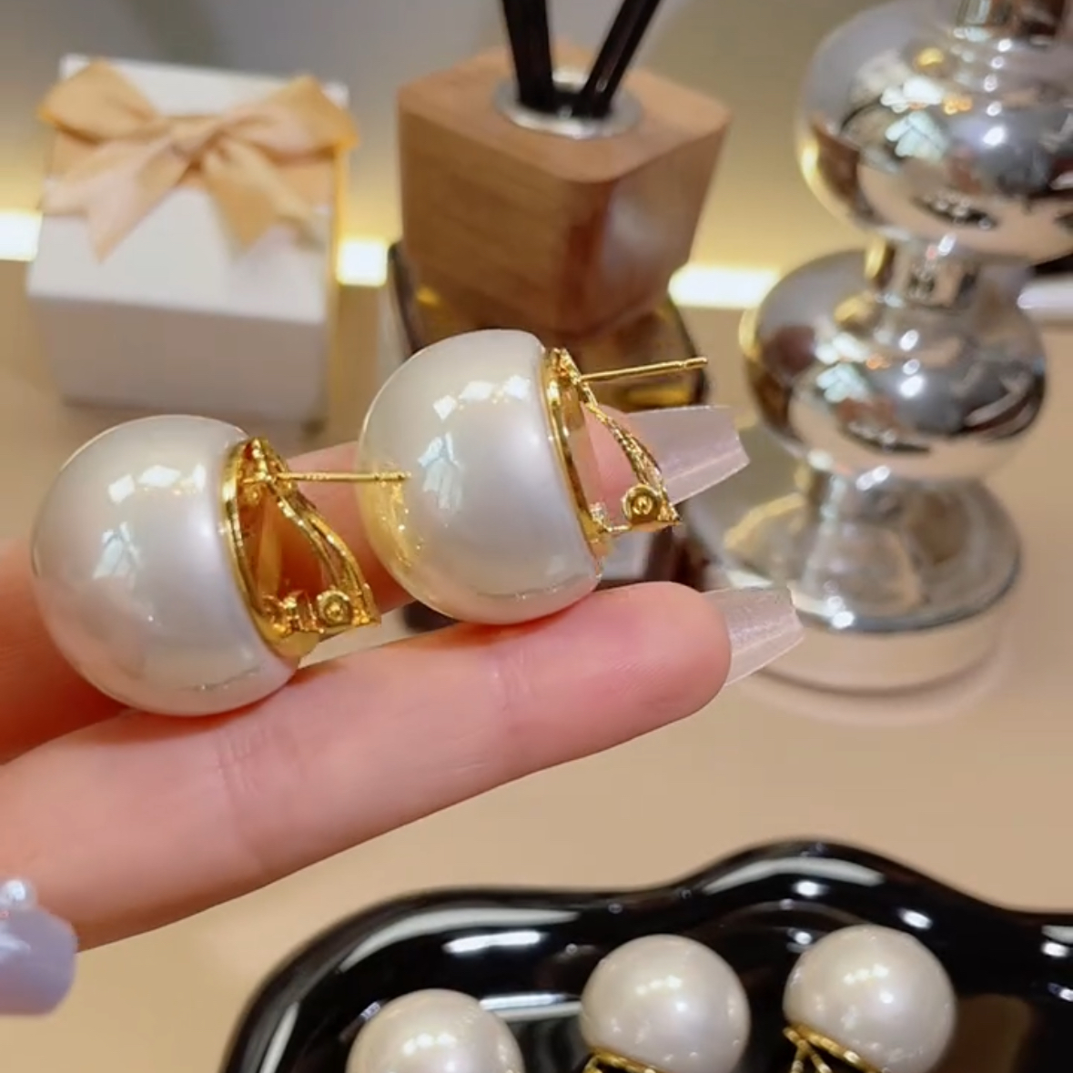 铜合金仿珍珠耳饰 铜合金耳饰新款复古法式圆形耳钉女小众设计感