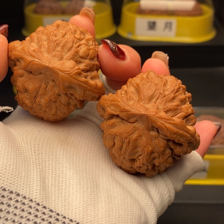 这****r龙鼎文玩核桃把件