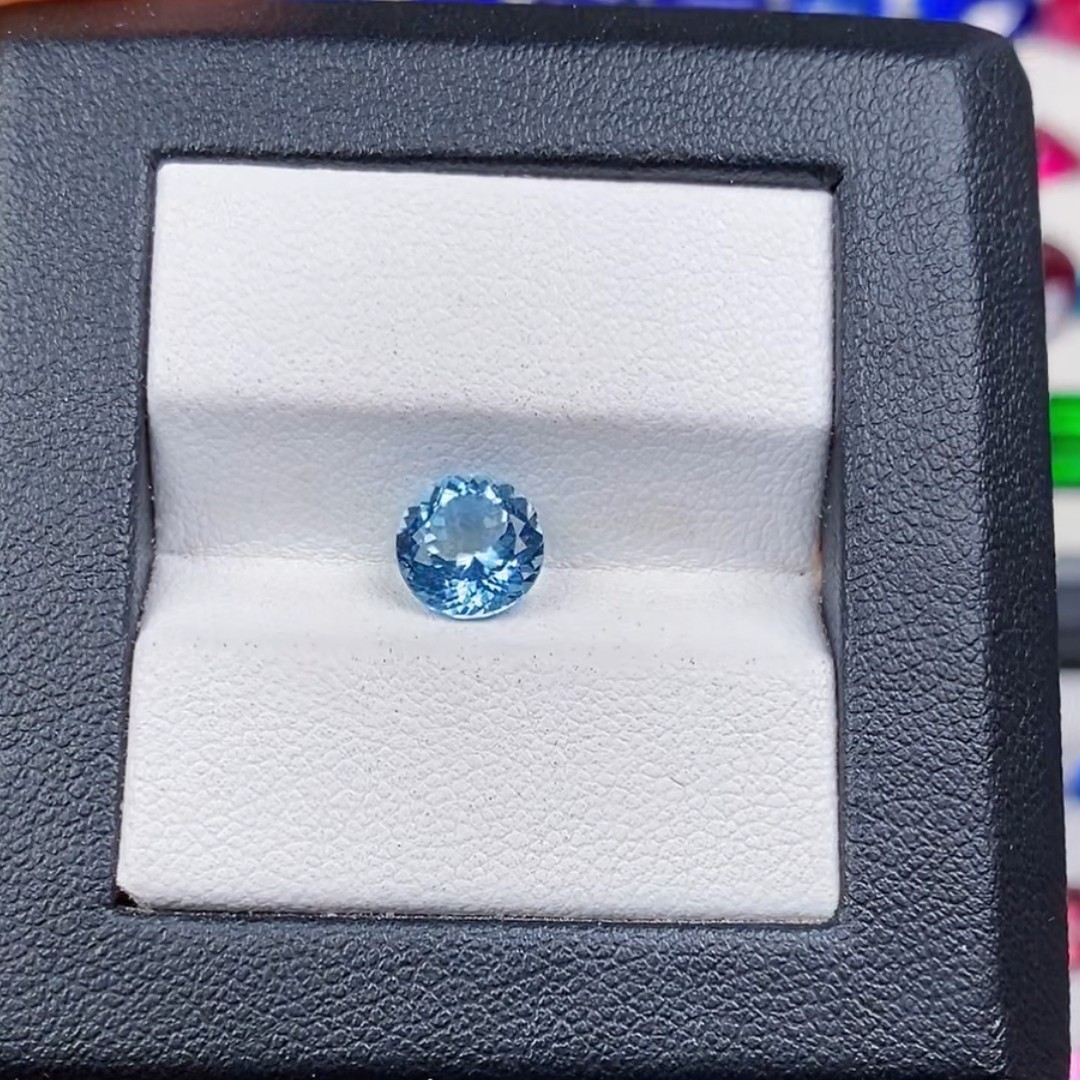 天然海蓝宝裸石1.36ct
