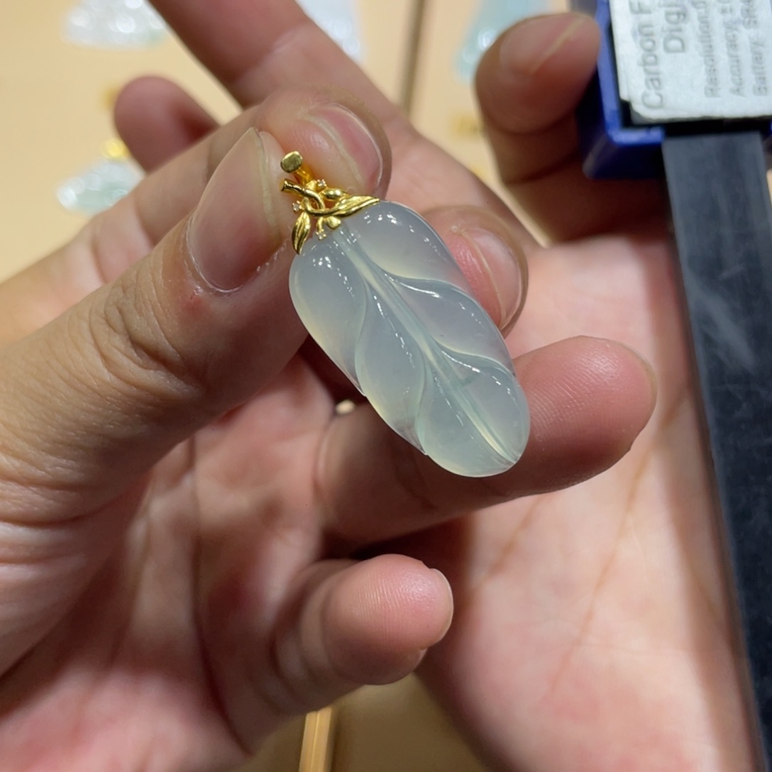 颈饰18K金镶嵌翡翠