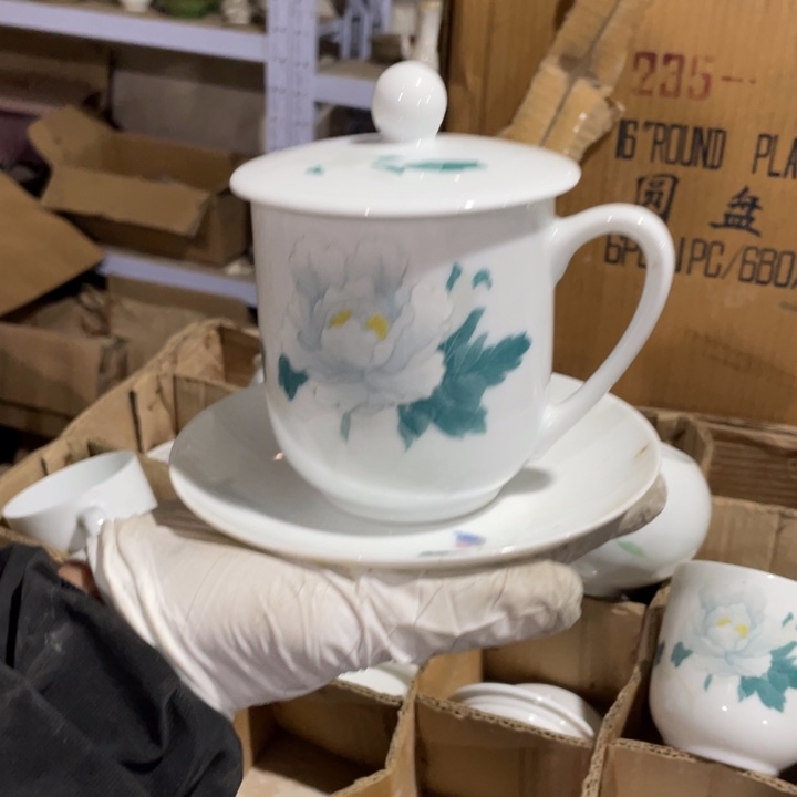 摆件陶瓷盘子碗砂锅都有