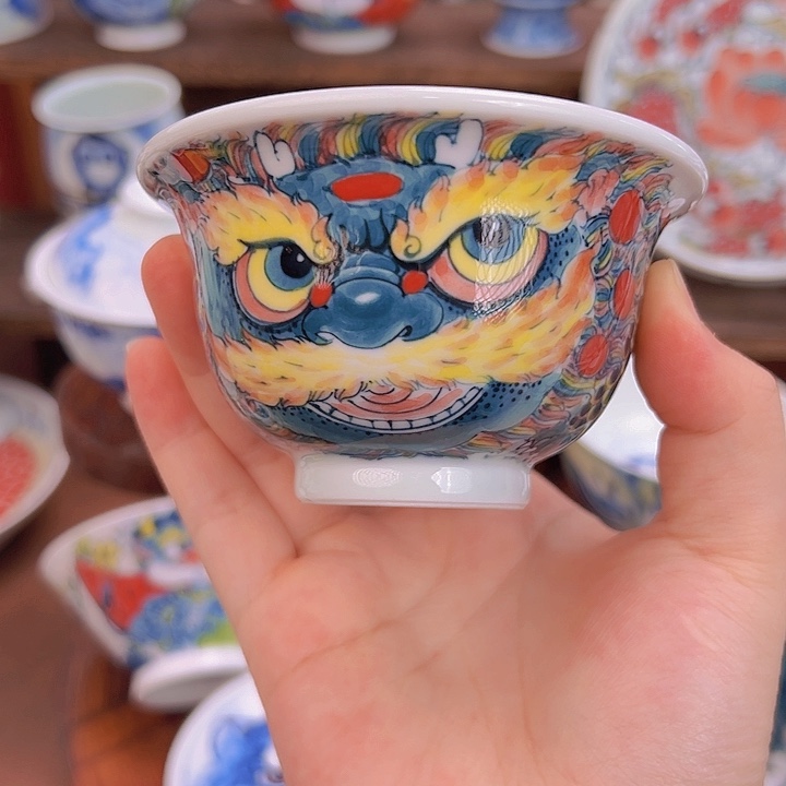 无盖款瓷压手杯 醒狮