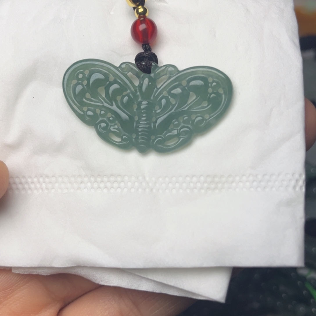 翡翠未镶嵌颈饰挂件