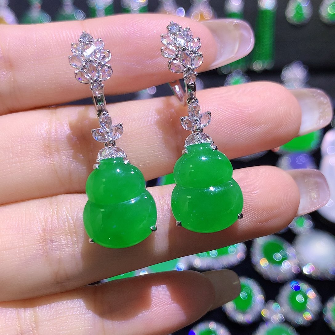 中***堂翡翠18K金镶嵌耳饰高冰满绿葫芦耳坠