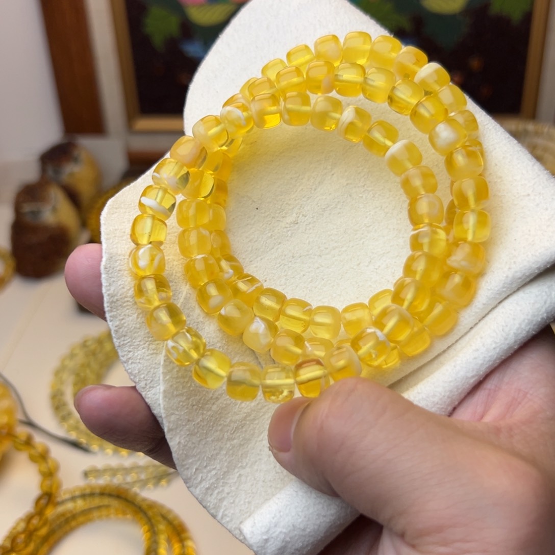 琥珀裸石未镶嵌87金白老型 多样发其一