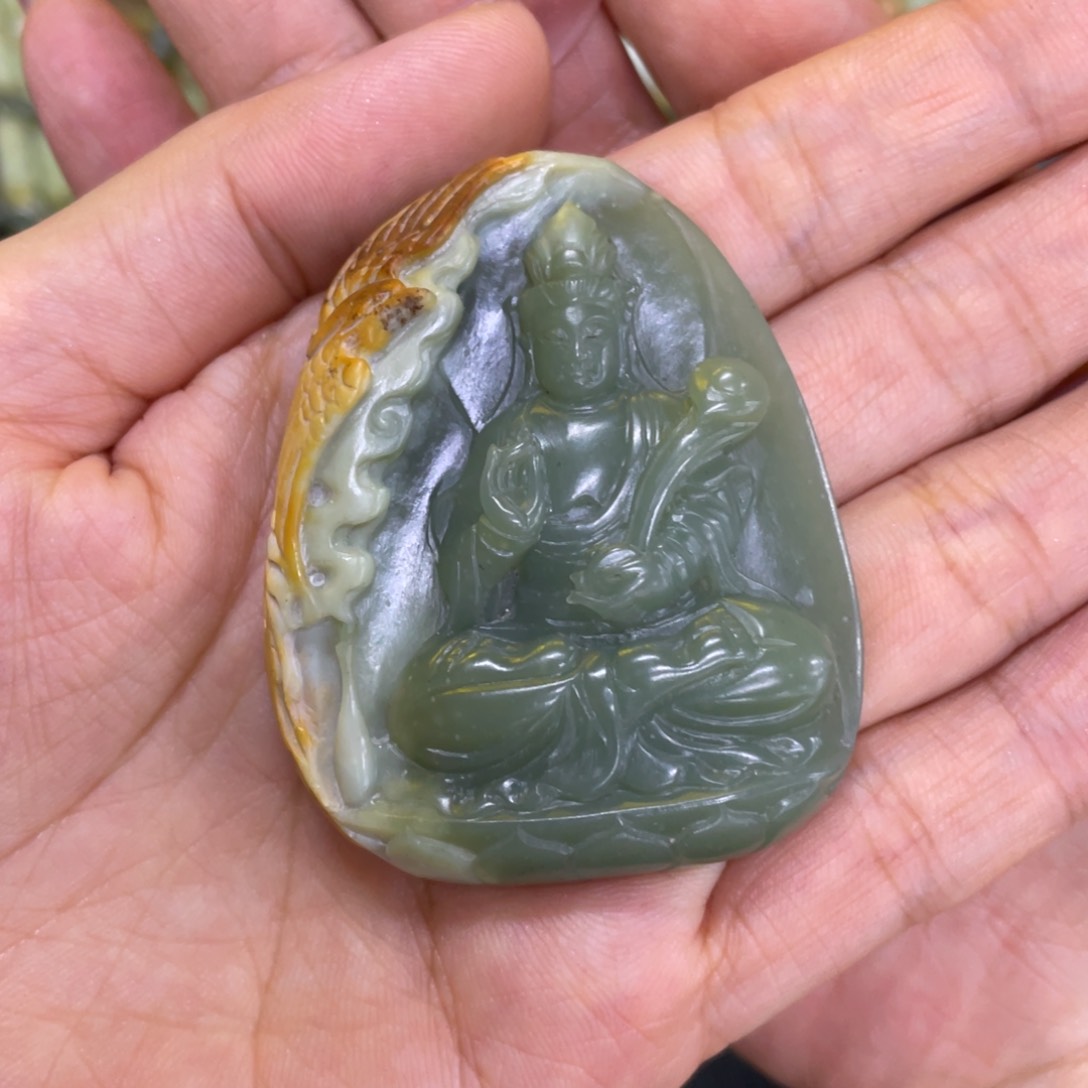 颈饰未镶嵌岫岩河磨玉（透闪石质玉）景****)