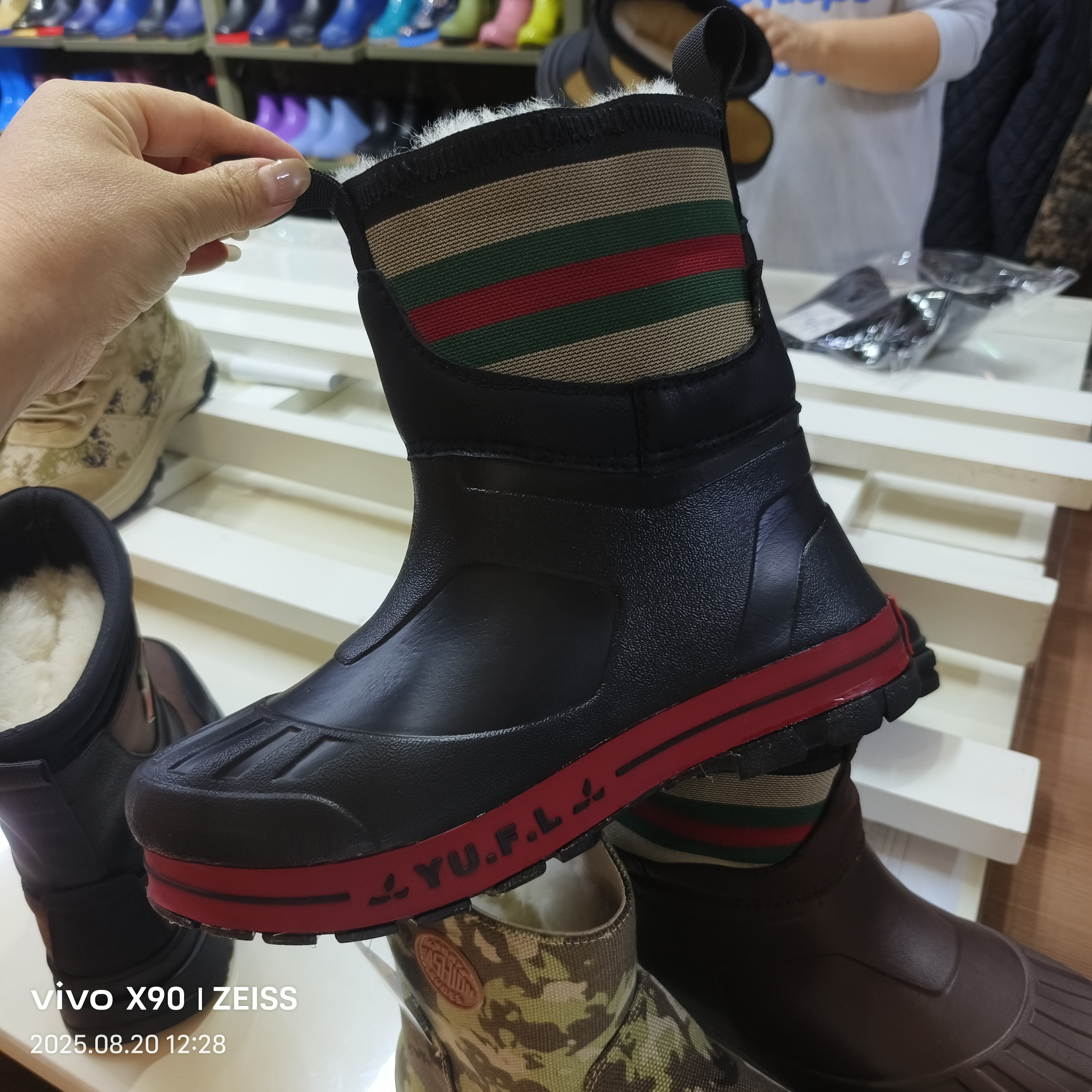 EVA超轻防滑羊毛短靴