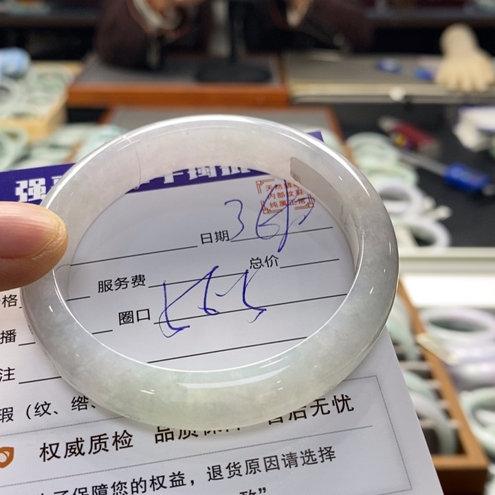 翡翠手镯未镶嵌翡翠手镯未镶嵌