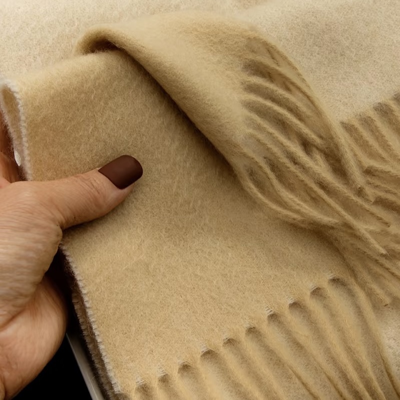 L秋冬黑灰奶茶加厚轻奢保暖羊绒围巾