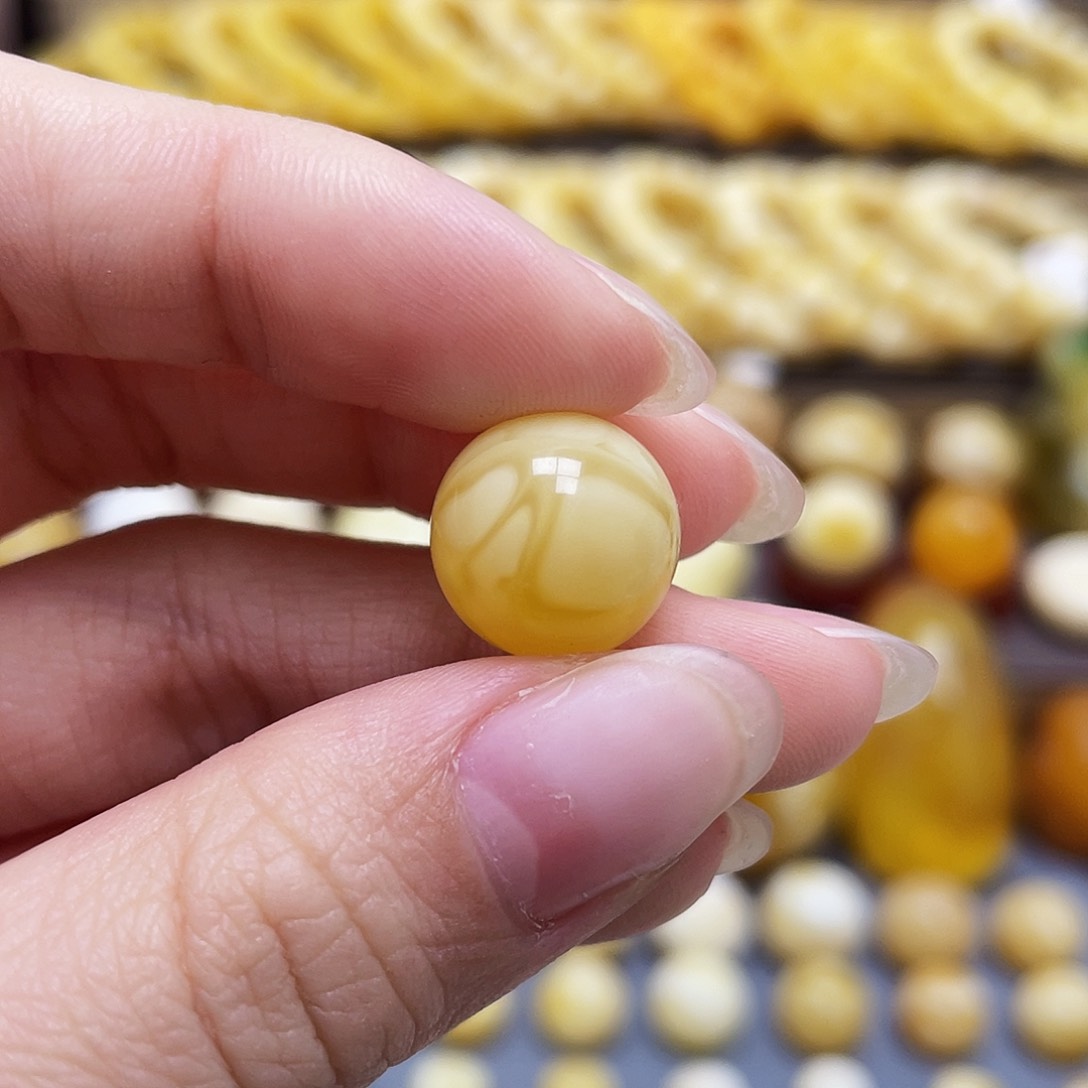 未镶嵌琥珀裸石贝****i蜜蜡圆珠13.3mm