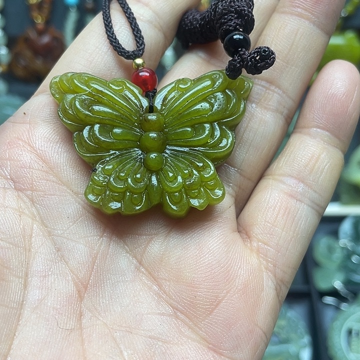 未镶嵌蛇纹石玉颈饰