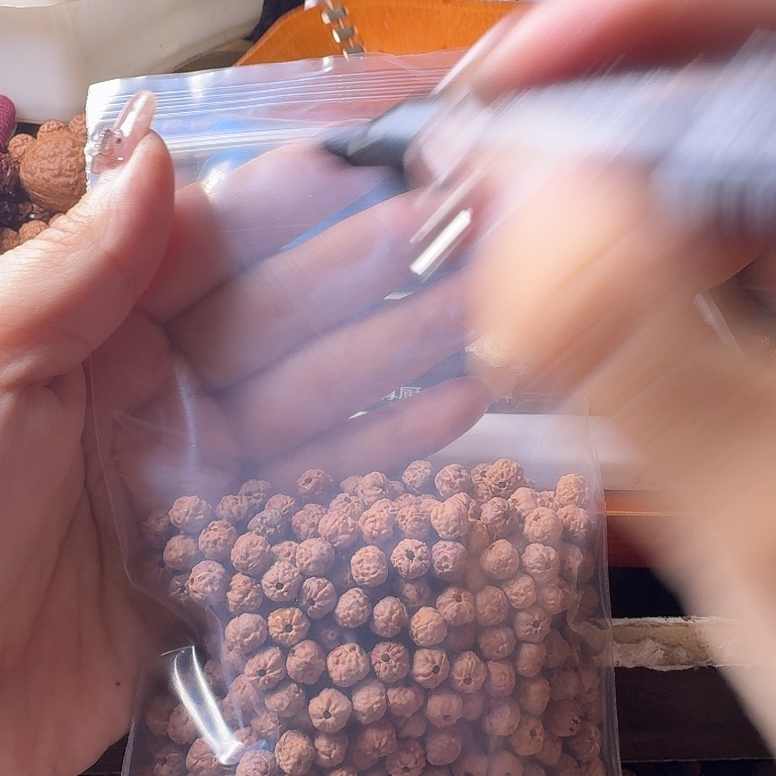 钱***酒吊坠金刚菩提64克黄身有瑕疵