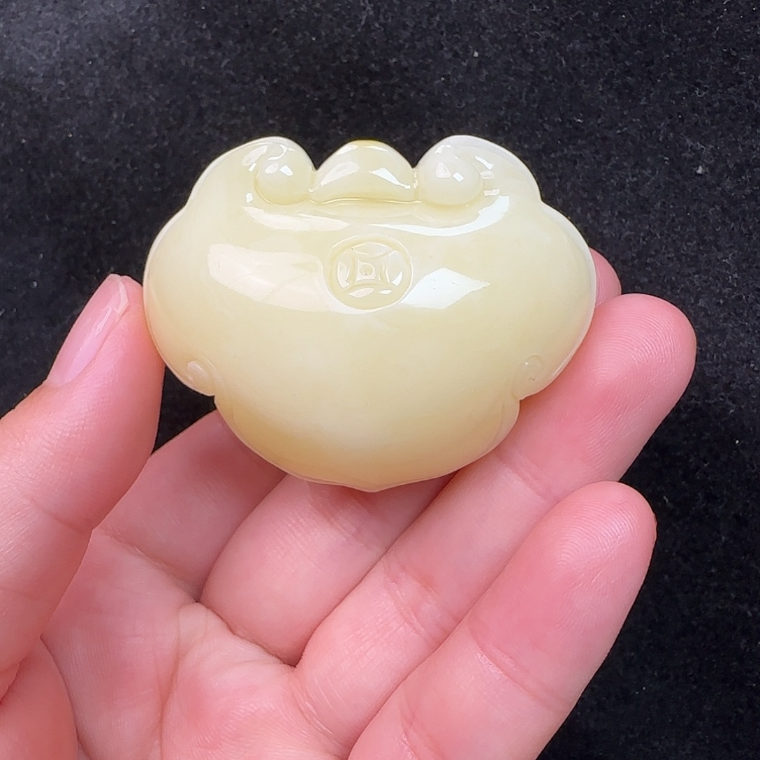 蜜蜡未镶嵌珠宝奇石