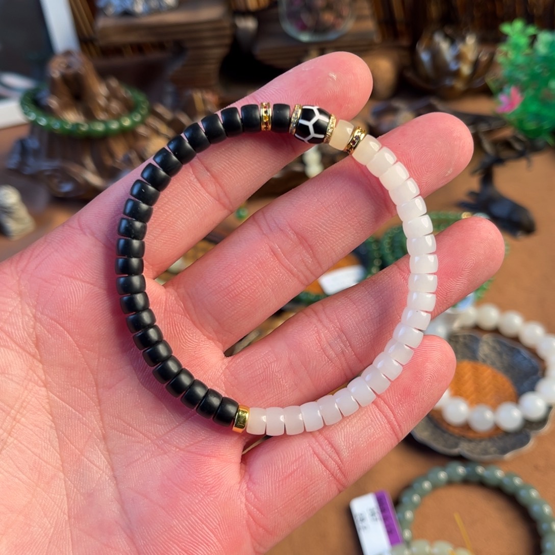 芯***伈和田玉未镶嵌手链