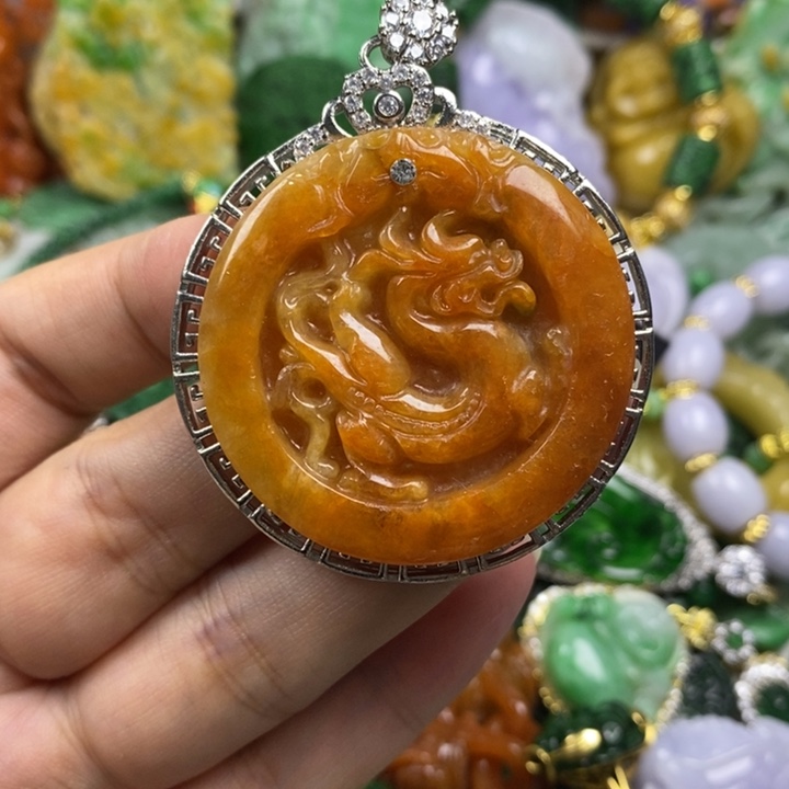 翡翠未镶嵌吊坠(赠链)