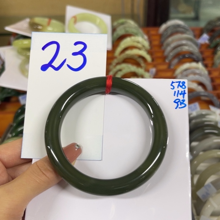 丫***丫和田玉未镶嵌手镯