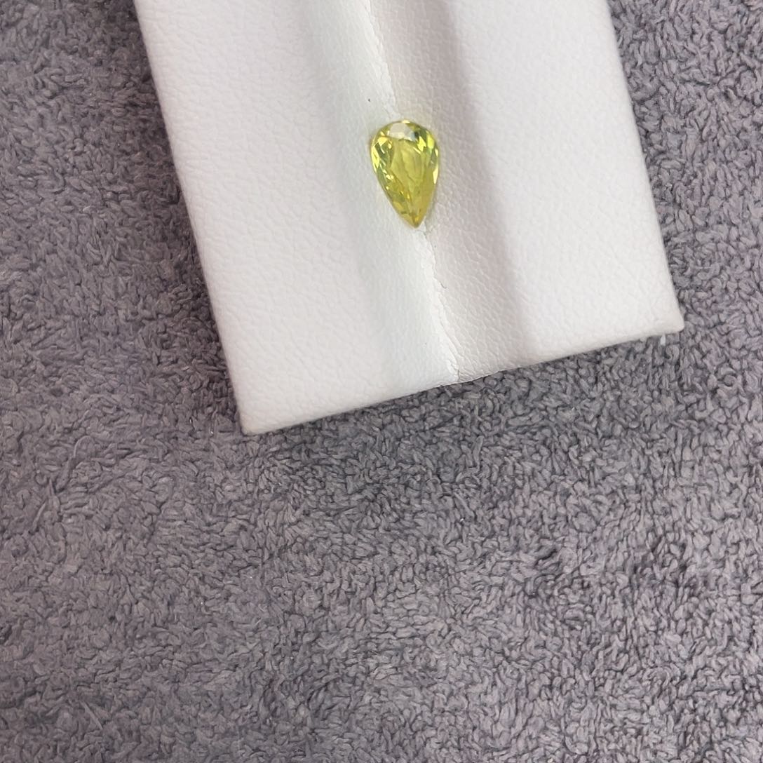 金绿宝石裸石未镶嵌0.83Ct。  