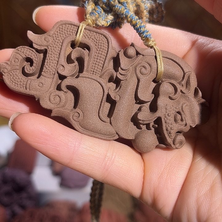 泥塑張**妞白龙涎战国龙脖挂