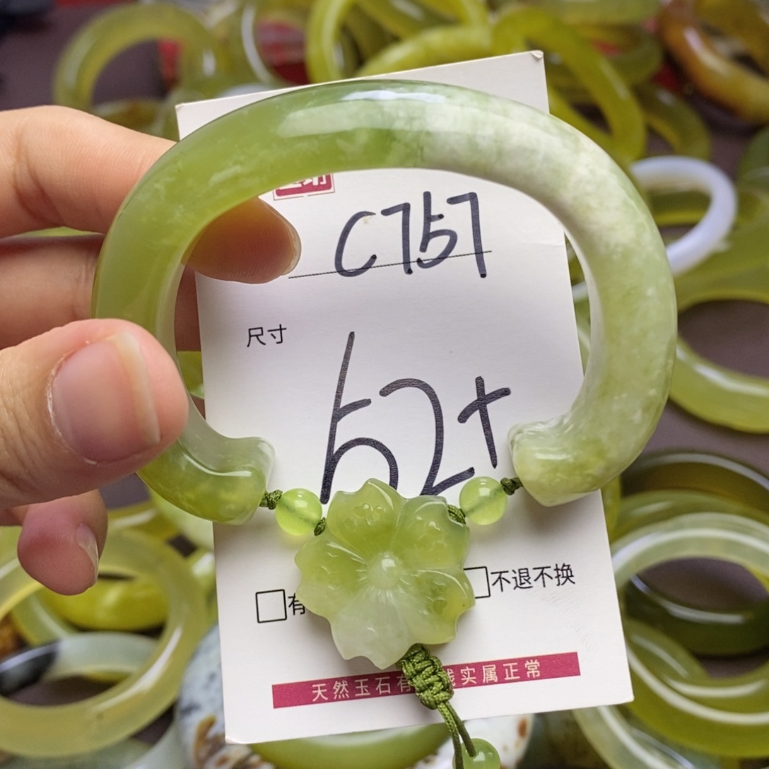 颜****蛇纹石玉未镶嵌手镯