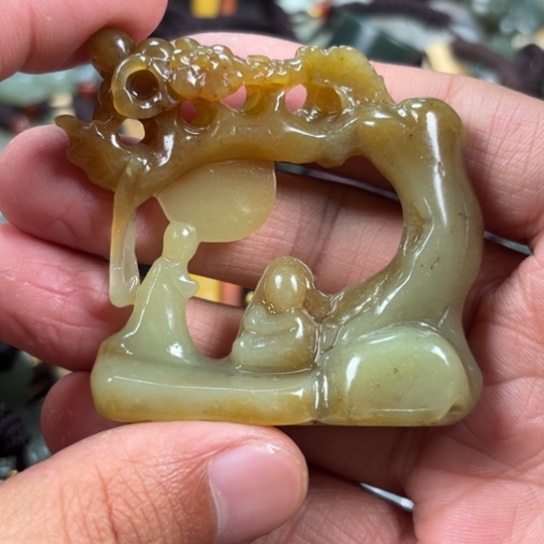 和田玉未镶嵌吊坠