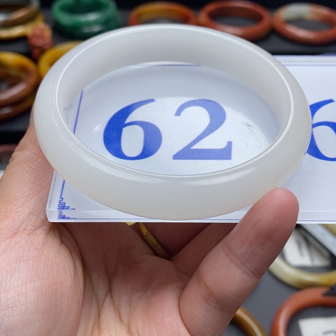 石英质玉（黄龙玉）手镯未镶嵌