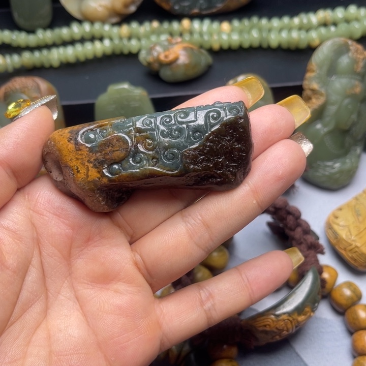 中***奖岫岩河磨玉（透闪石质玉）未镶嵌珠宝奇石