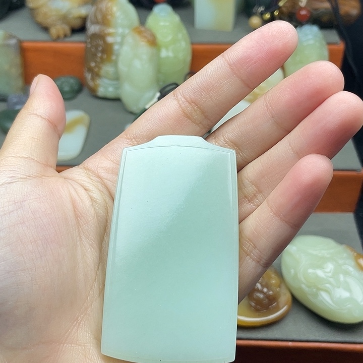 ****和田玉未镶嵌颈饰