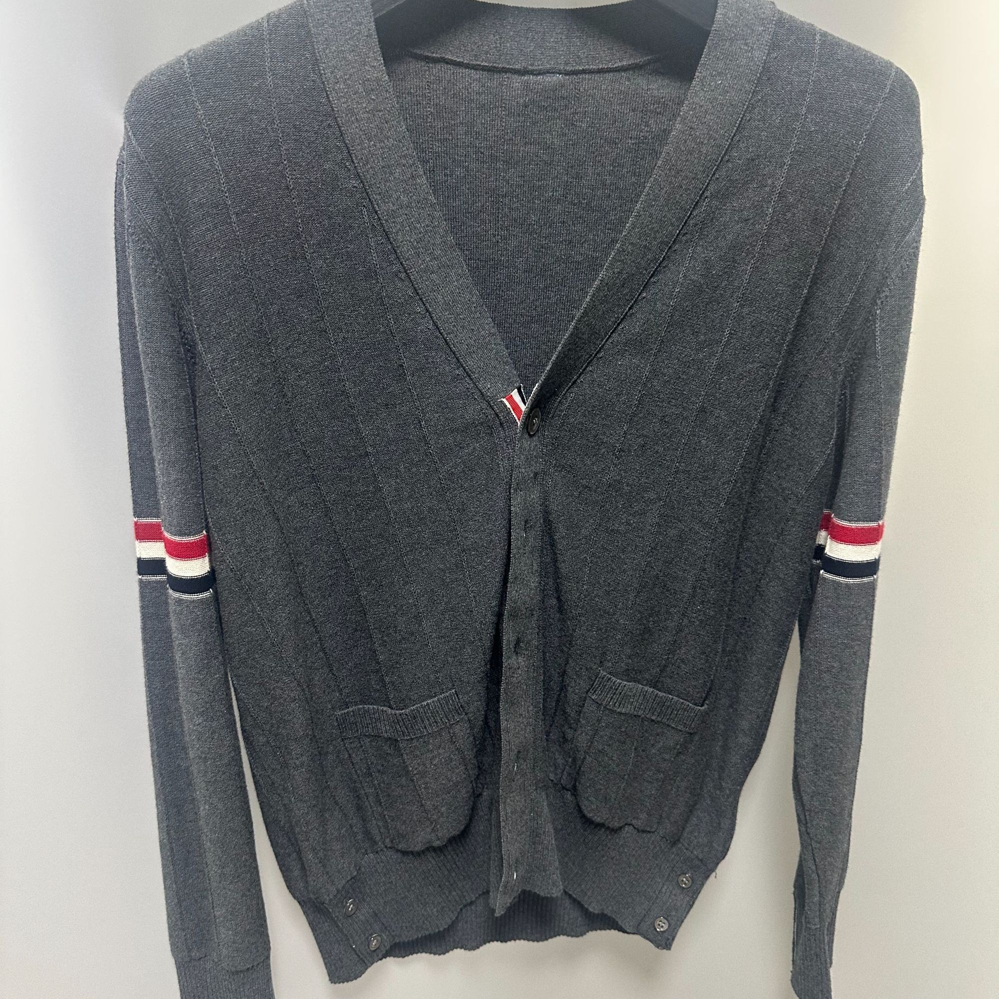 短款厚款常规针织V领长袖毛衣女装秋冬上衣时尚