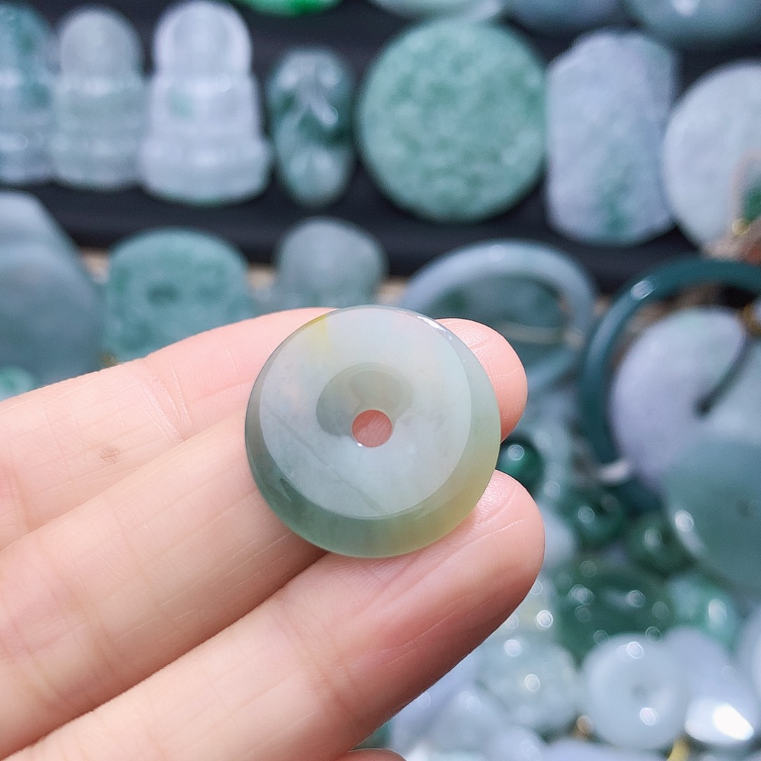 翡翠颈饰未镶嵌3363。