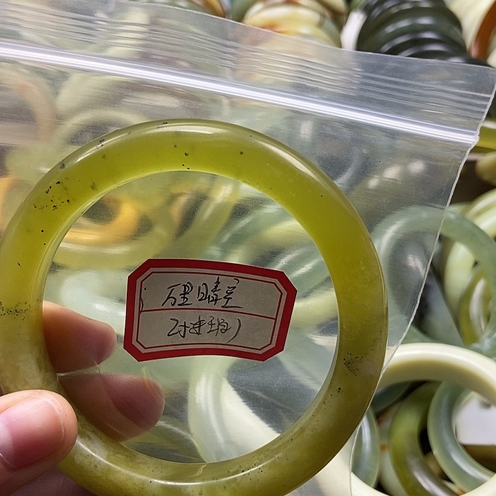 蛇纹石玉手镯未镶嵌万**空