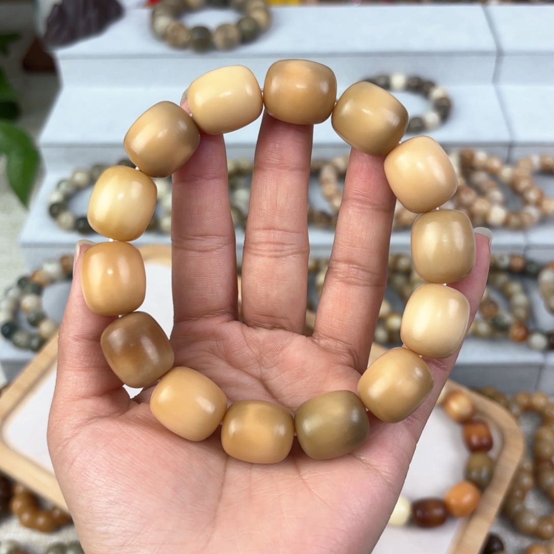 白玉菩提吊坠何夜秋来  卡17*20年糕