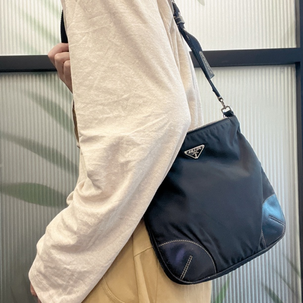95新 Prada/普拉达 【涛】03 0429 黑色降落伞拼皮斜挎包