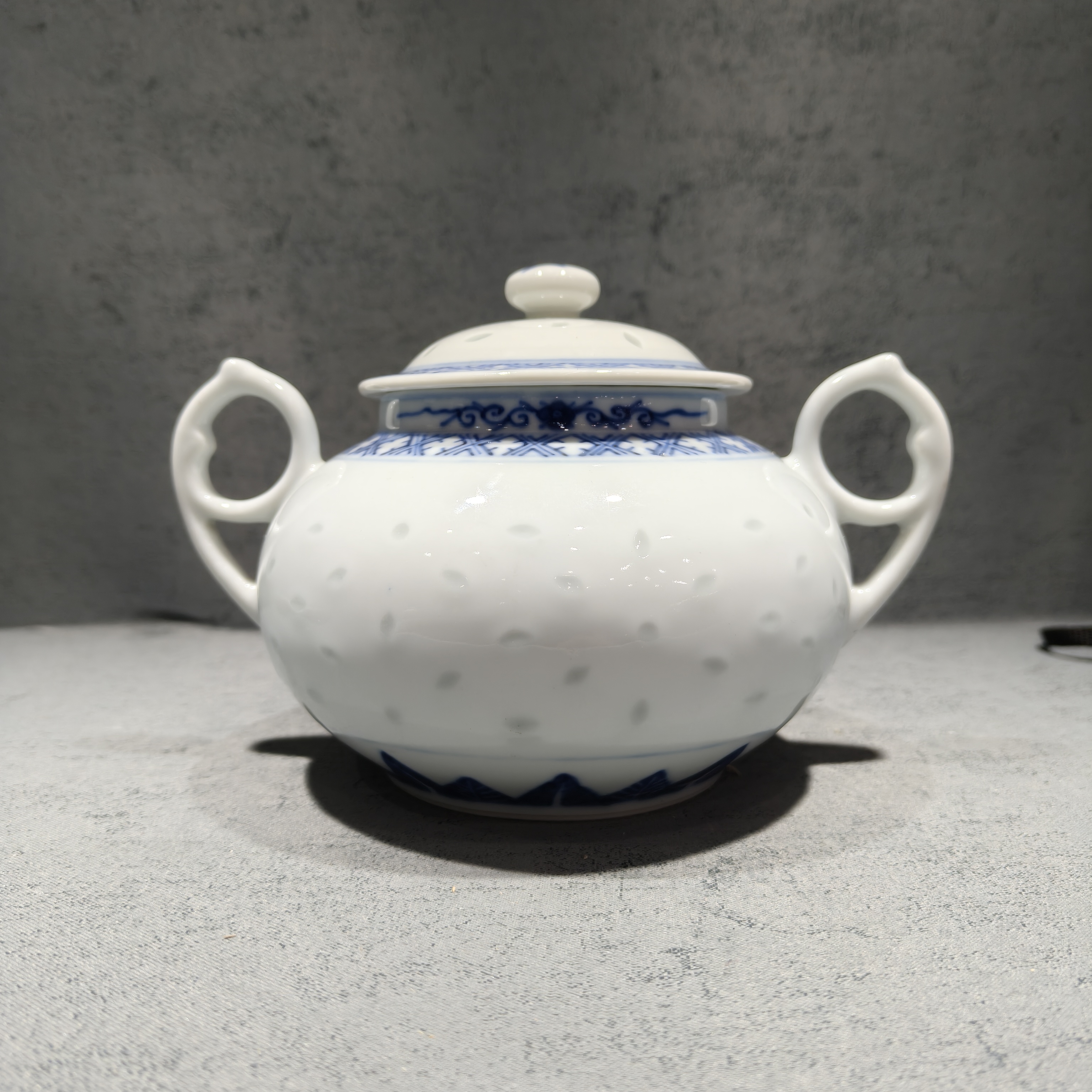 民国青花玲珑瓷双耳糖罐