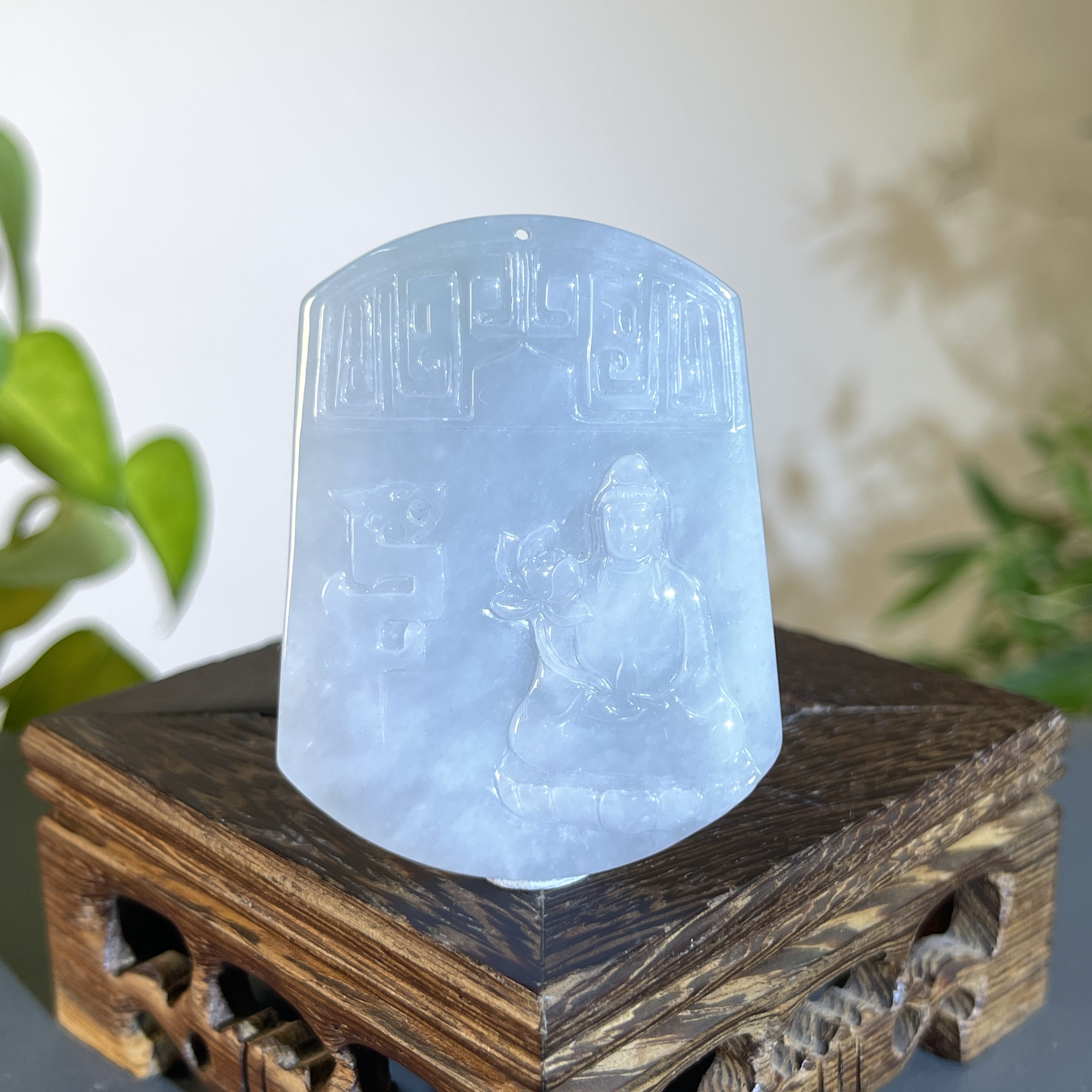 JTA16-37  天然缅甸A货翡翠 持莲观音