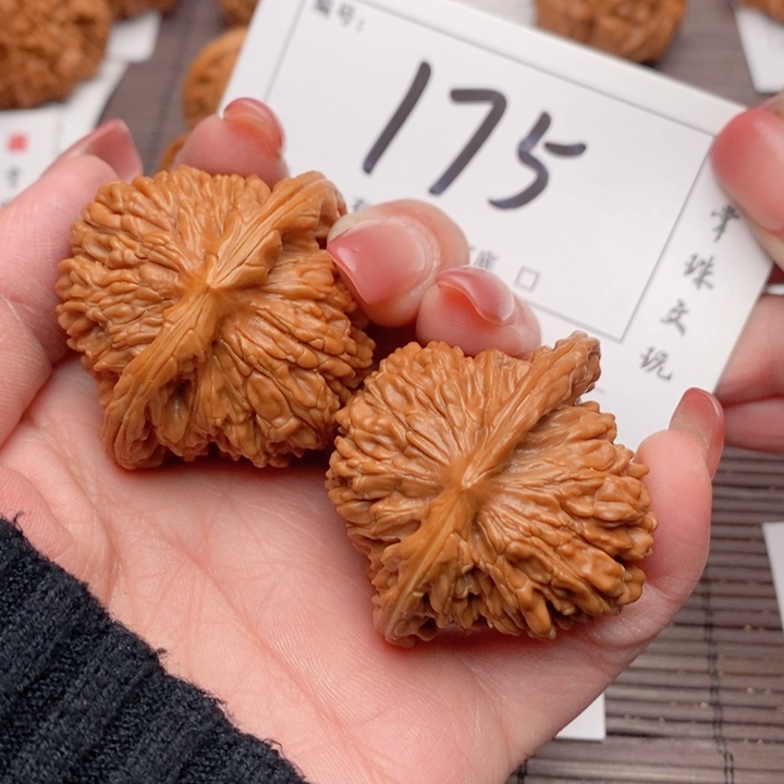 文玩核桃吊坠44楼子175