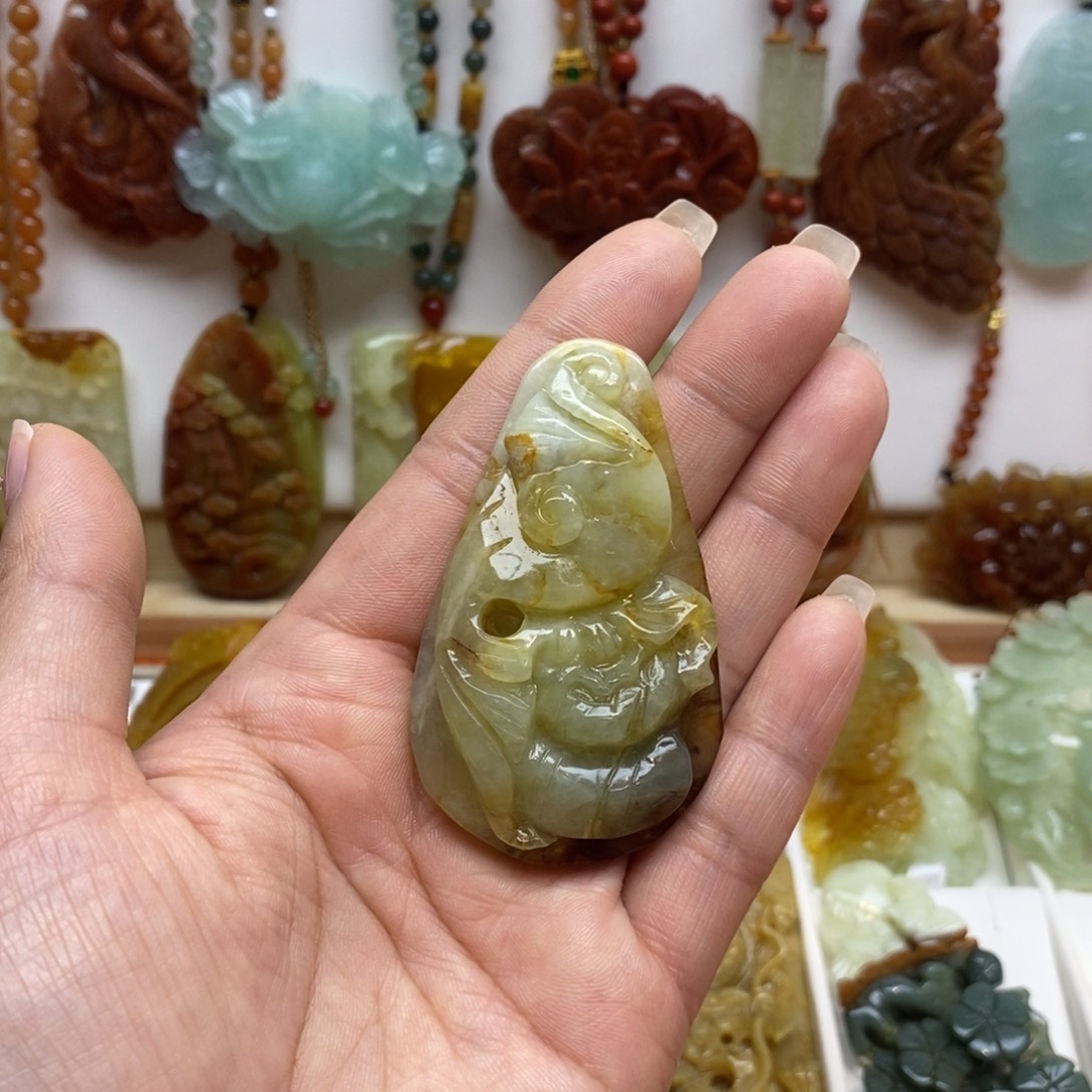 蛇纹石玉未镶嵌颈饰