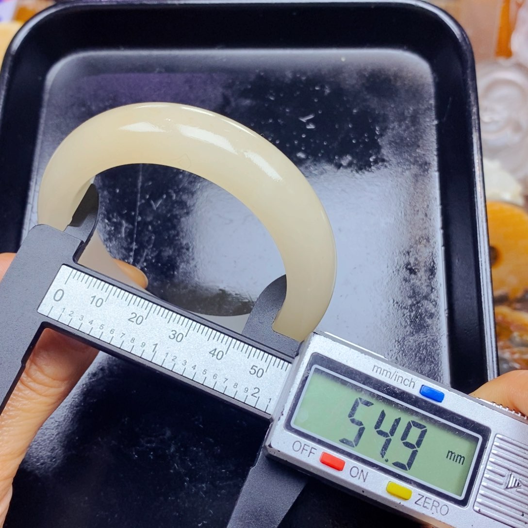 石英质玉未镶嵌颈饰