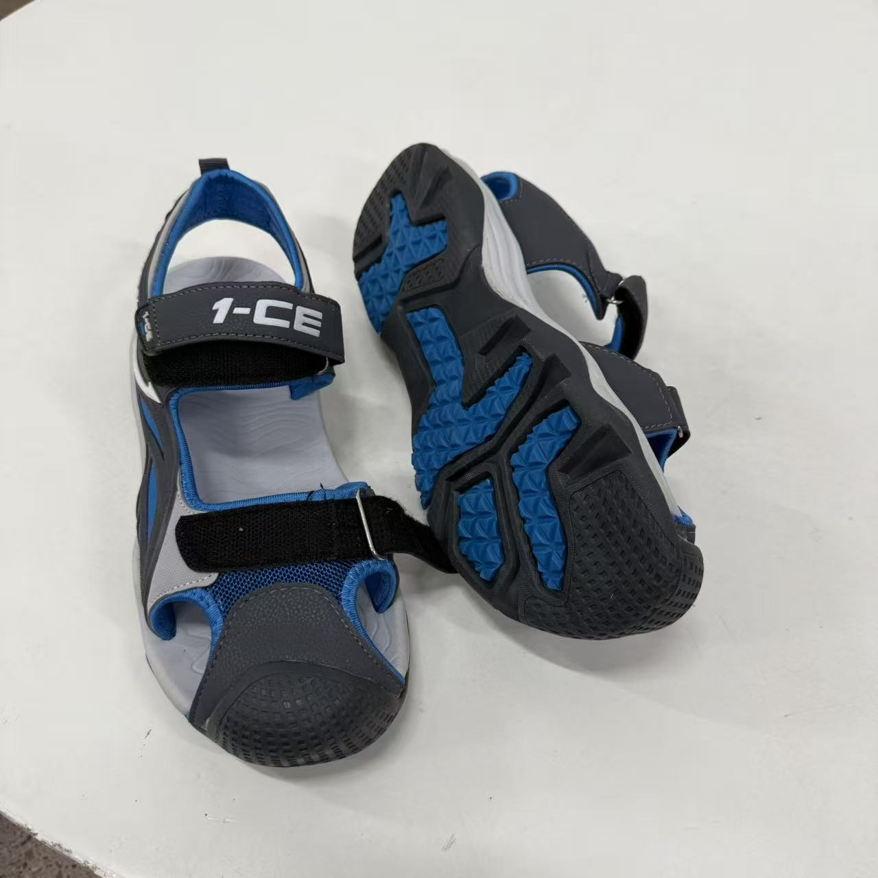 995儿童通用男沙滩鞋女童大童休闲风软底凉鞋时尚夏季