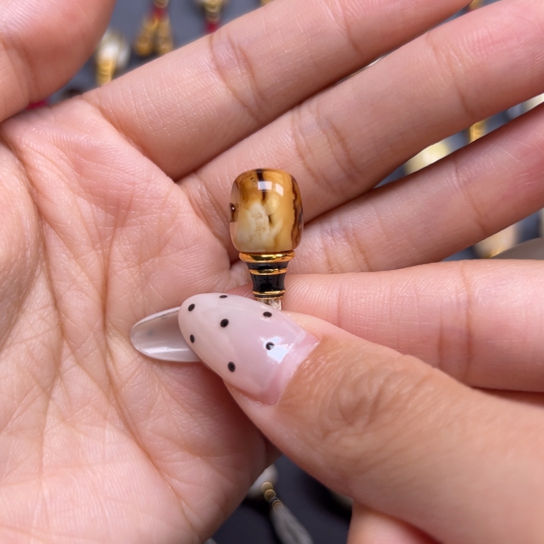 琥珀未镶嵌裸石8.6mm