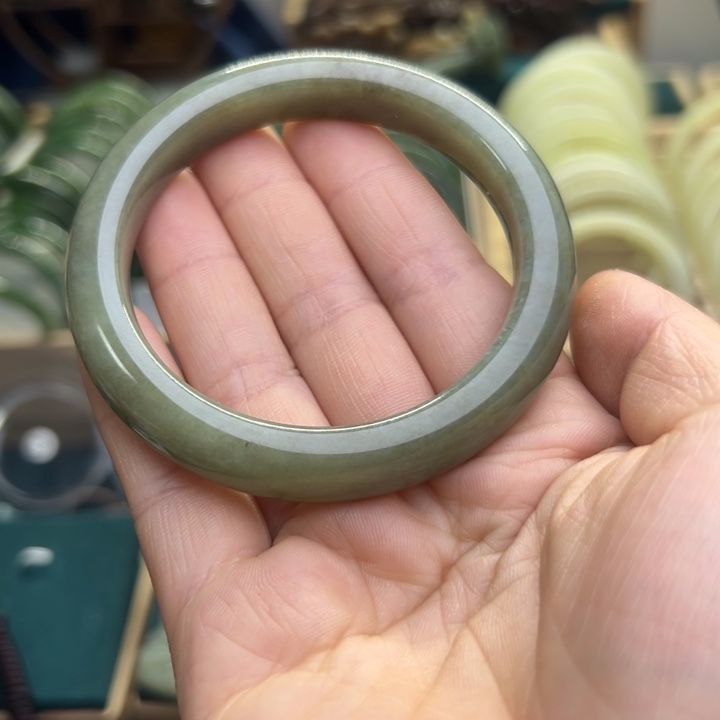 和田玉手镯未镶嵌58圈围10390