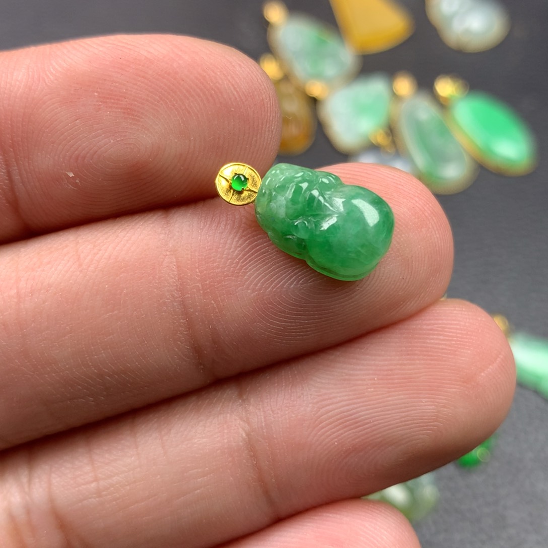 【闪购商品】颈饰18K金镶嵌翡翠翡翠