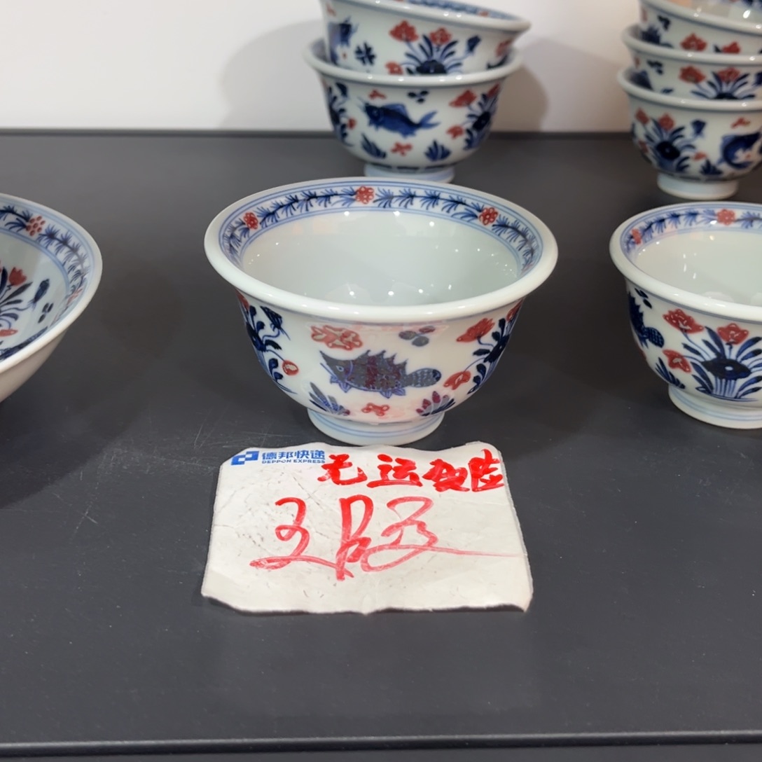 青花釉里红鱼藻大压手