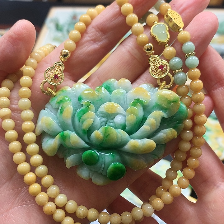 翡翠颈饰未镶嵌吊坠