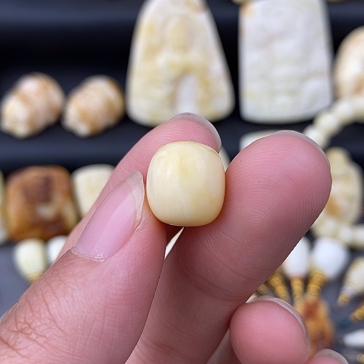 琥珀未镶嵌裸石11单珠q3