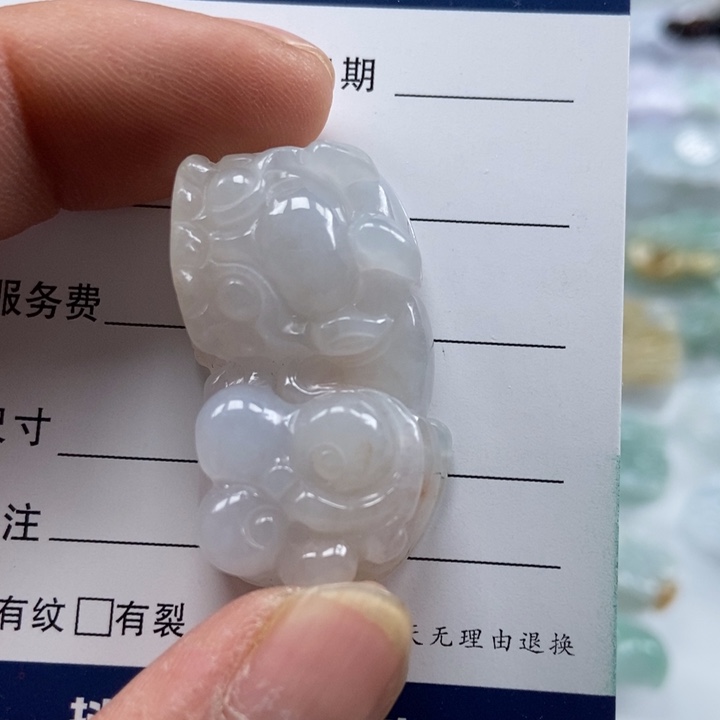 翡翠未镶嵌颈饰貔貅